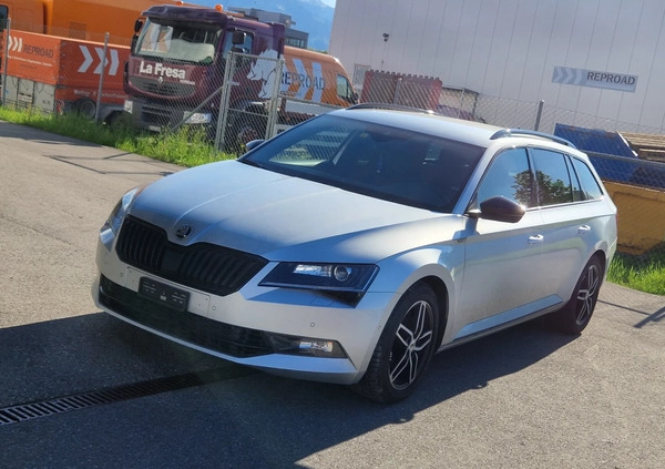 Skoda Superb cena 70000 przebieg: 189106, rok produkcji 2018 z Kcynia małe 301